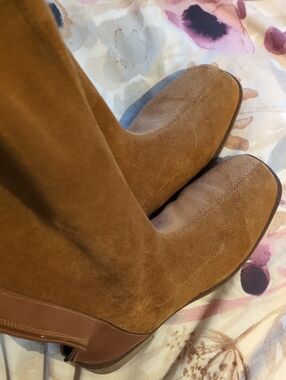 New Never Worn Women's Suede Knee-High Boots - Brown 9-9.5